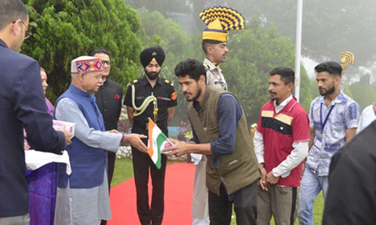 Independence Day celebrated as one of greatest festivals: Himachal Pradesh Governor
