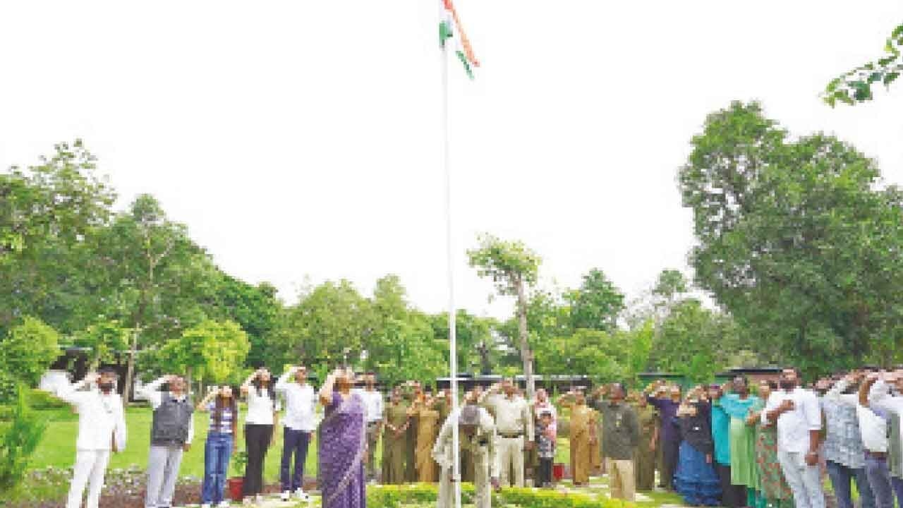 120 zoo staffers feted on I-Day