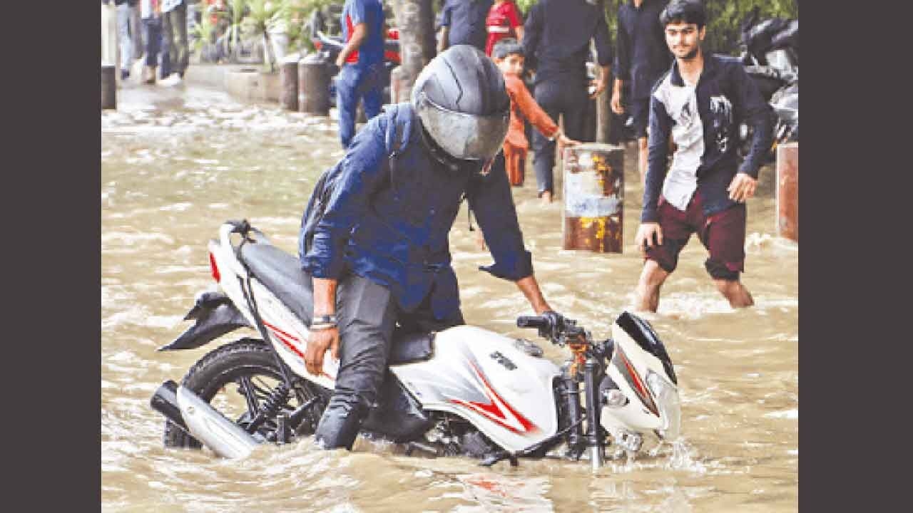 AAP slams Rekha govt over waterlogging