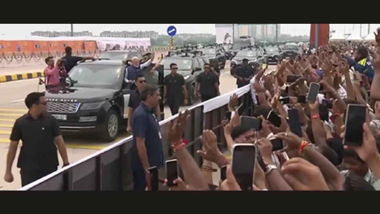 Highway projects' inauguration: PM Modi holds roadshow in Delhi
