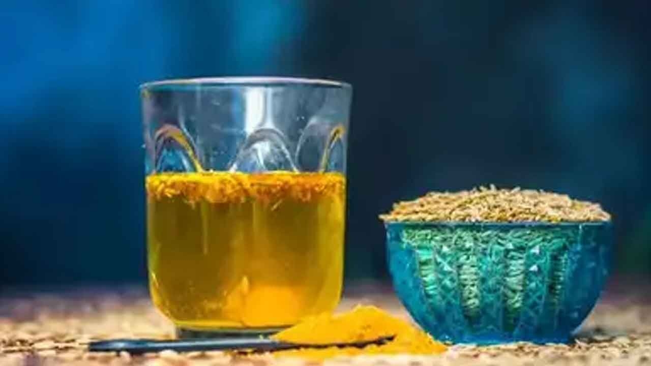 Chewing Saunf vs Drinking Saunf Water: The Healthier Choice for Digestion, Detox and Weight Loss
