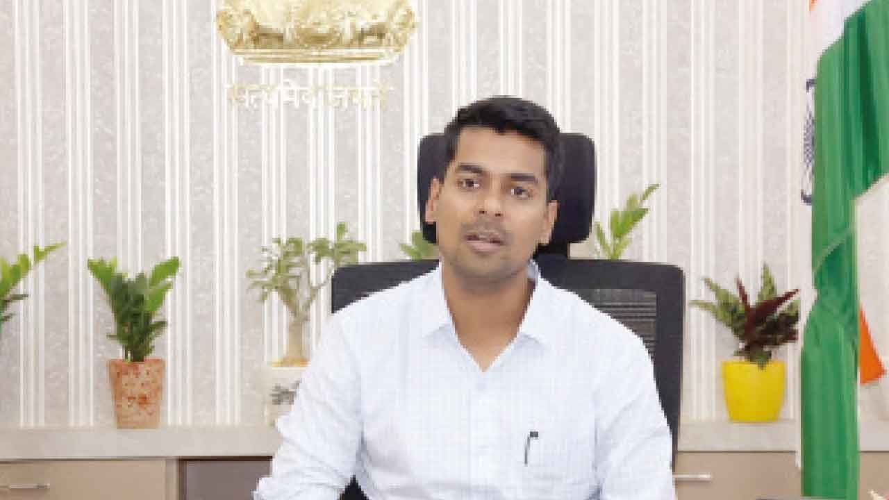 Urea Shortage Row: There is no need to panic, assures Khammam Collector