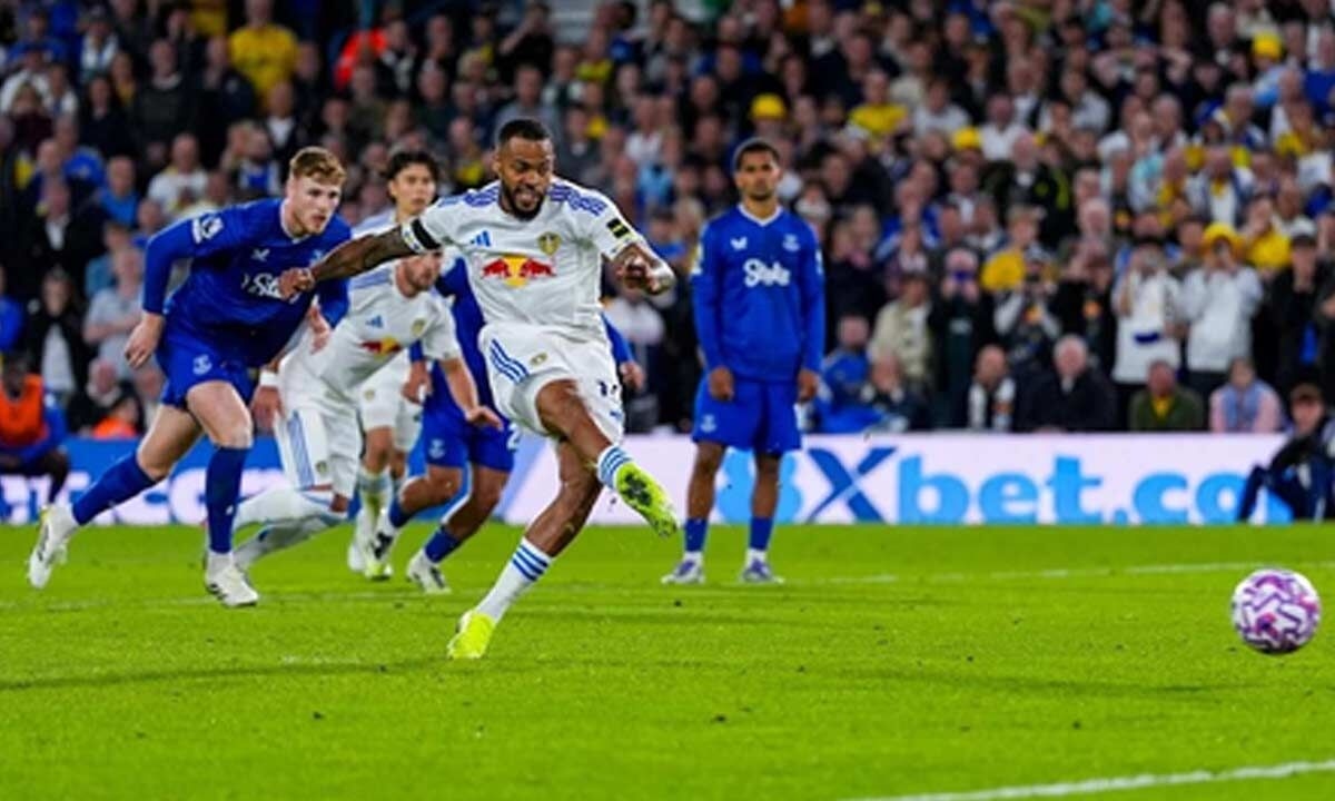 Nmecha's late penalty earns Leeds win over Everton in Premier League return