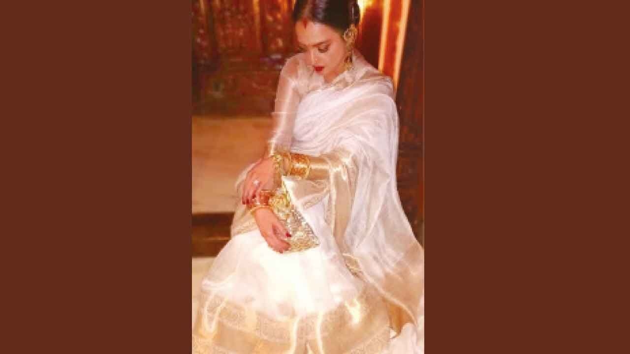 Rekha & Manish Malhotra share a common obsession for sarees, calls it ‘pure love'