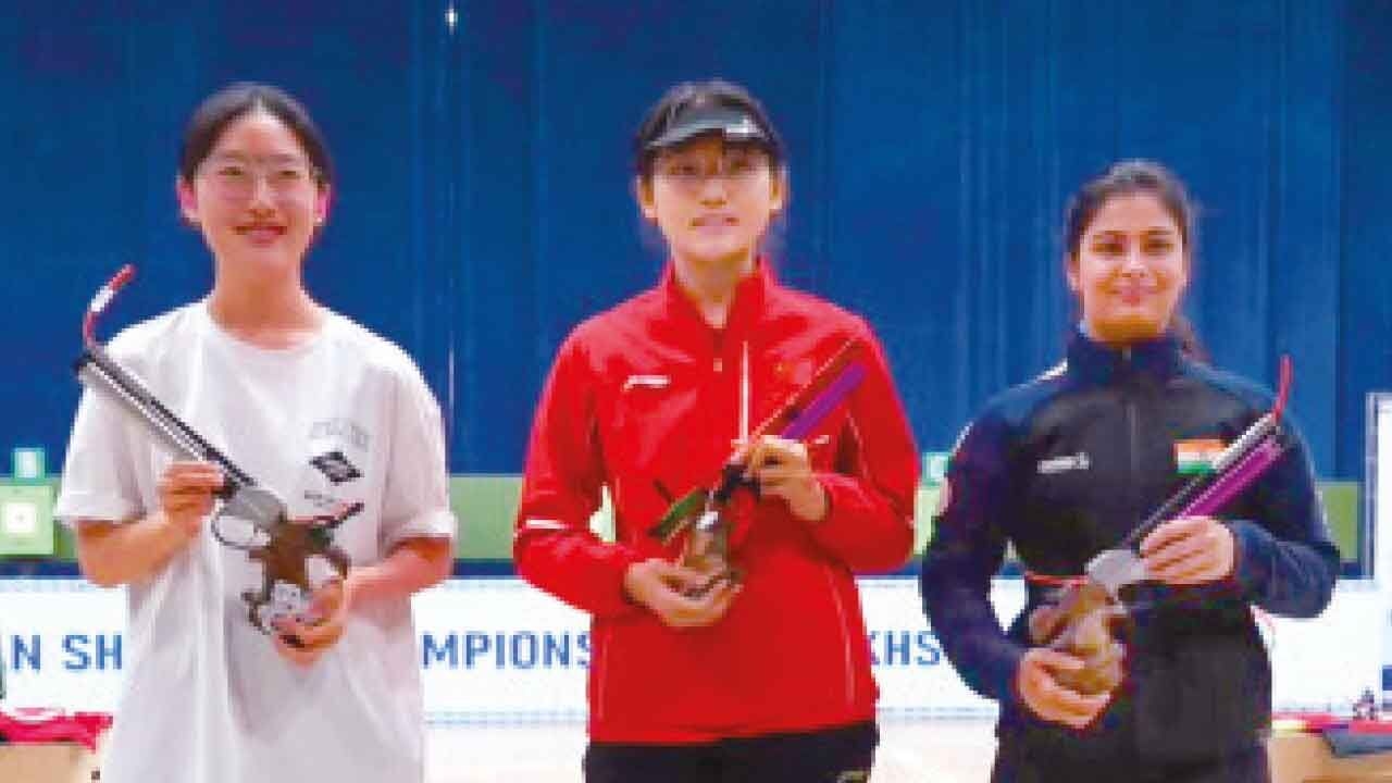 Manu bags bronze, Rashmika clinches junior gold