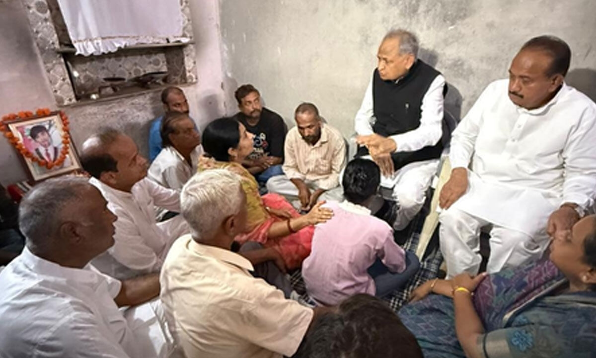 Gehlot condoles family of student who died in Jodhpur accident on Aug 15; accuses Raj CM of insensitivity