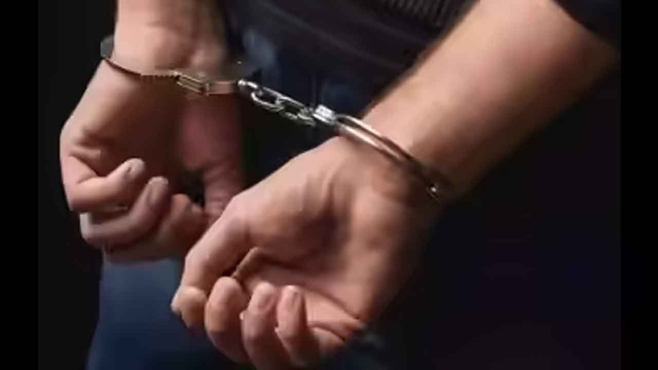 Fake IPS officer racket busted in Gujarat's Banaskantha