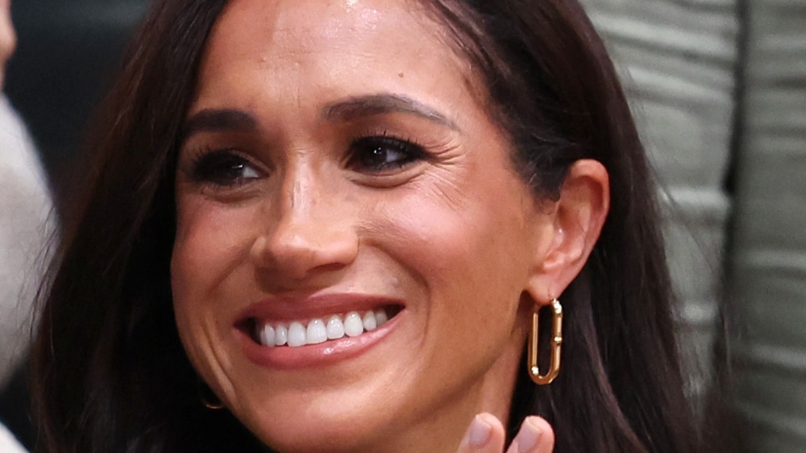 Add a Statement Pinky Ring to Your Stack Like Meghan Markle, Victoria Beckham, and EmRata