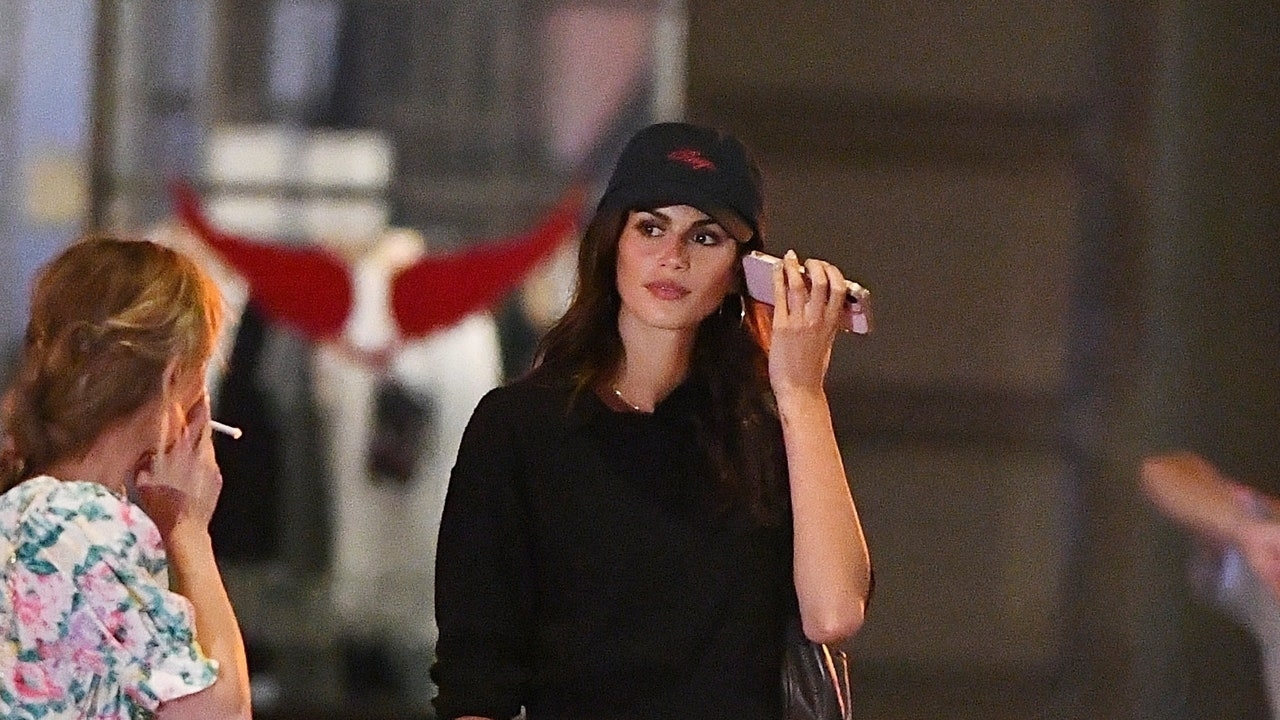 Kaia Gerber Braves the Summer Storm in a Foolproof Outfit Formula