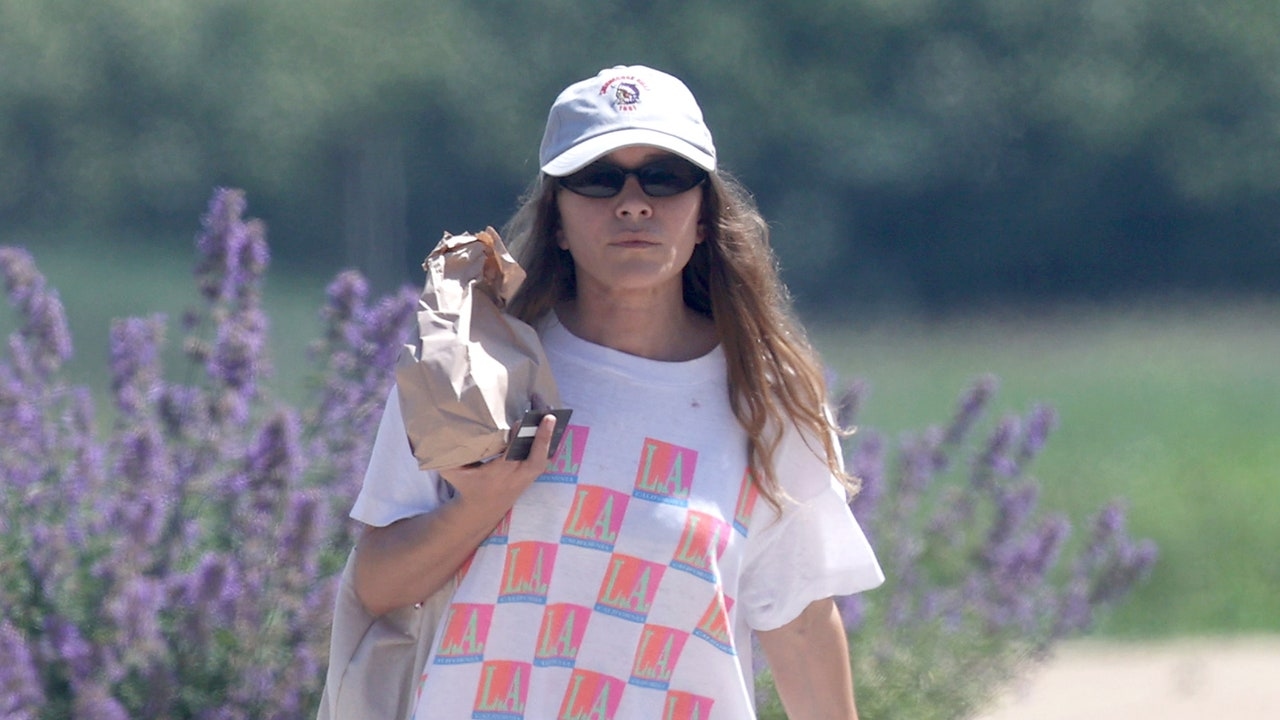 Mary-Kate Olsen Lives the $690 Flip-Flop Fantasy This Summer