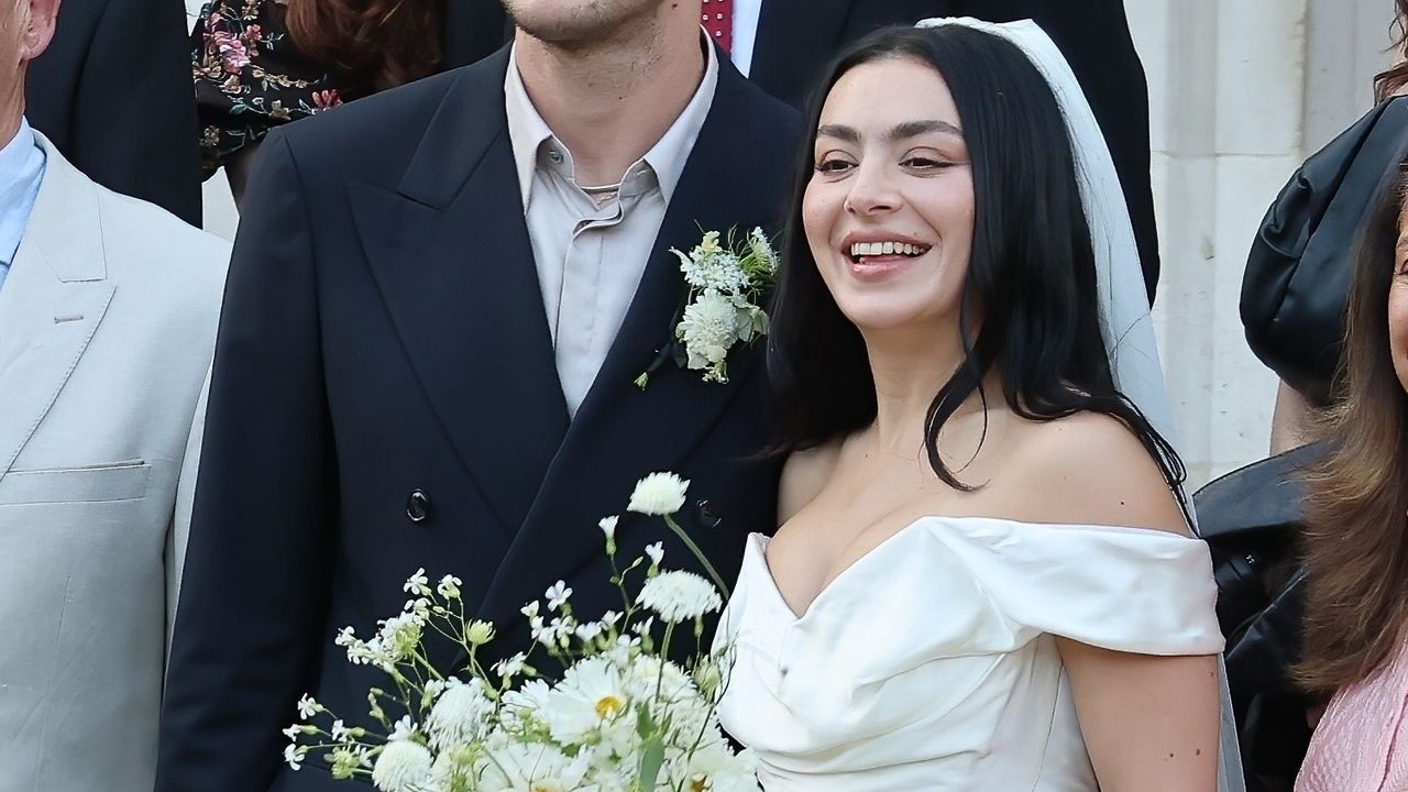 Chunky Wedding Rings Are Trending Right Now—Just Ask Charli XCX