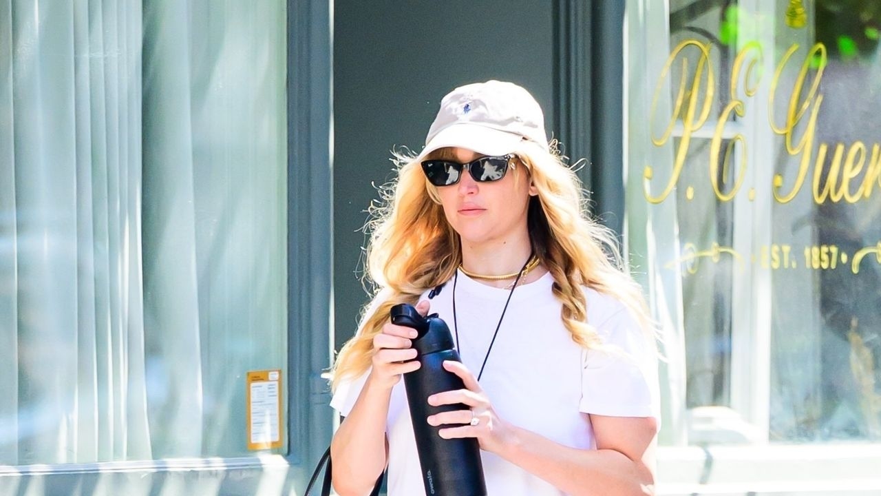 Jennifer Lawrence Has a New Favorite Styling Trick