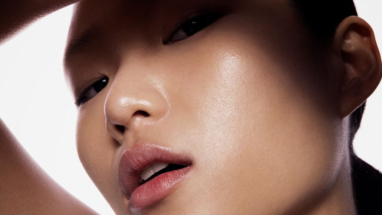 Why Mandelic Acid Is One Vogue Editor's Holy-Grail Skin Salve