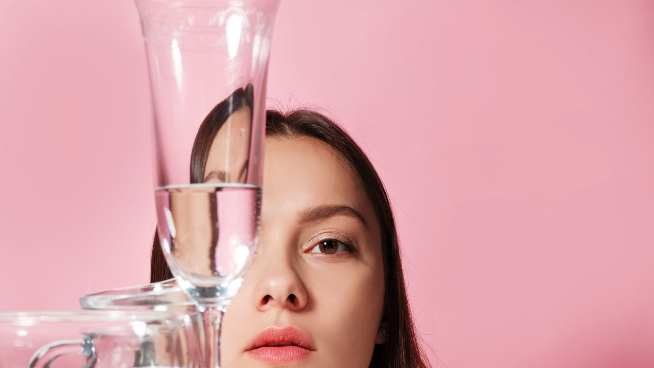 Does a Sprinkle of Sea Salt in Water Make It Healthier?