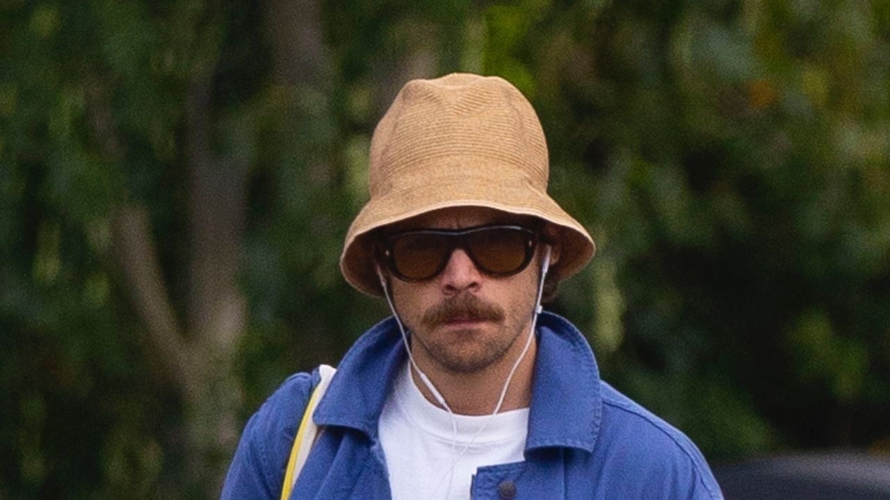 Harry Styles Embraces the Britpop Bucket Hat
