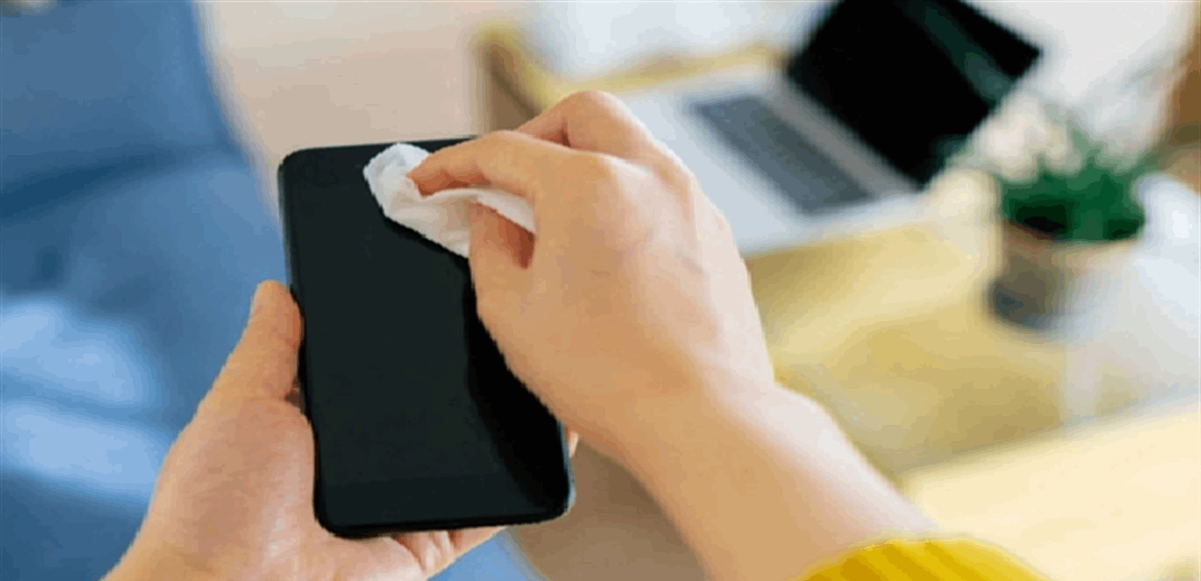 دراسة تحذّر من أنواع الجراثيم على سطح الهاتف