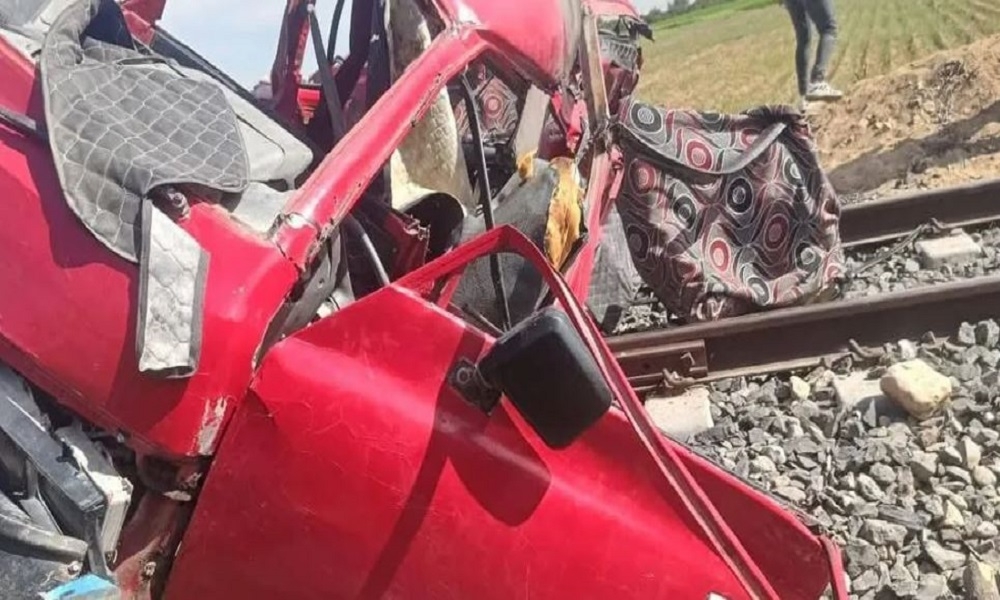 قتلى وجرحى في تصادم قطار مع 'ميني باص' بمصر
