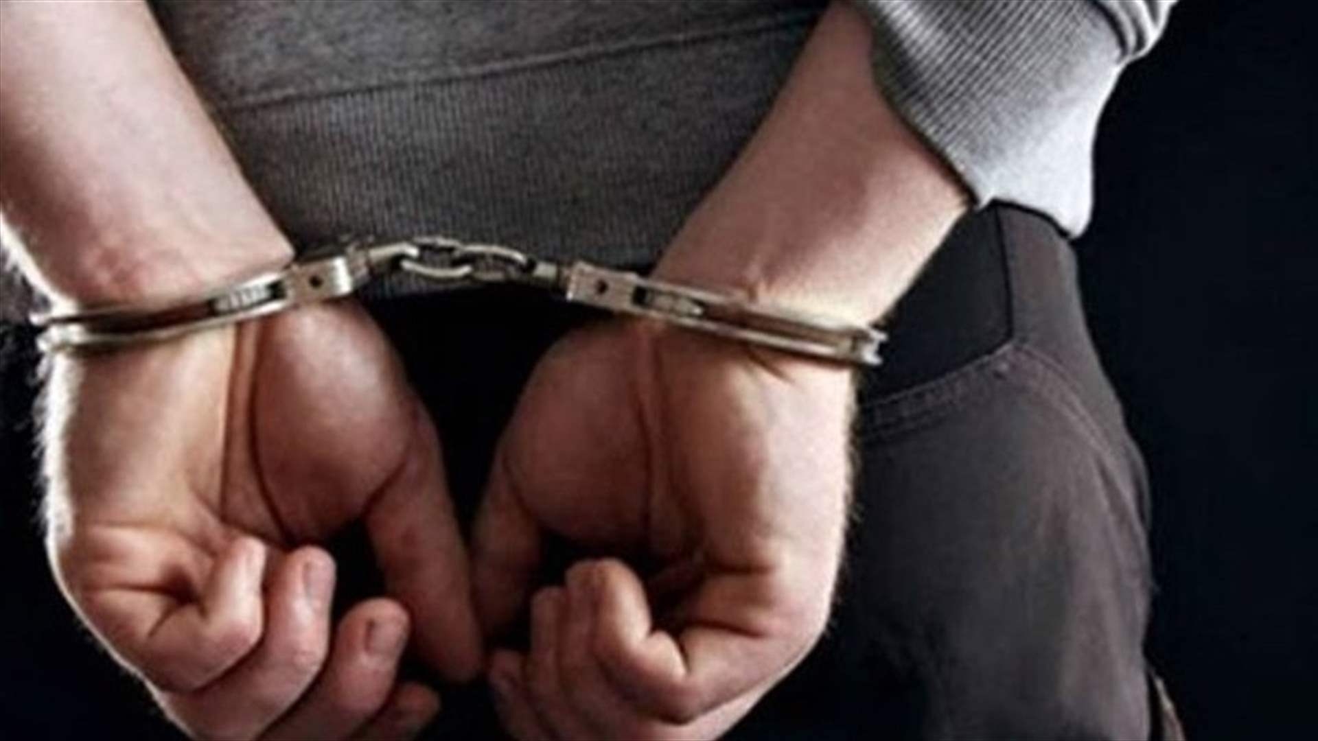 أطلق النار فأصاب شخصَين داخل ملهى ليلي… وشعبة المعلومات توقفه
