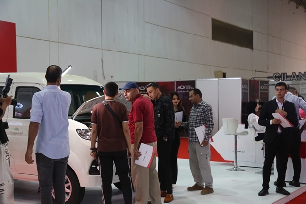 في «الساعات الأخيرة» لمعرض الأهرام للنقل 2025.. إقبالاً متزايداً على أجنحة المصانع والشركات