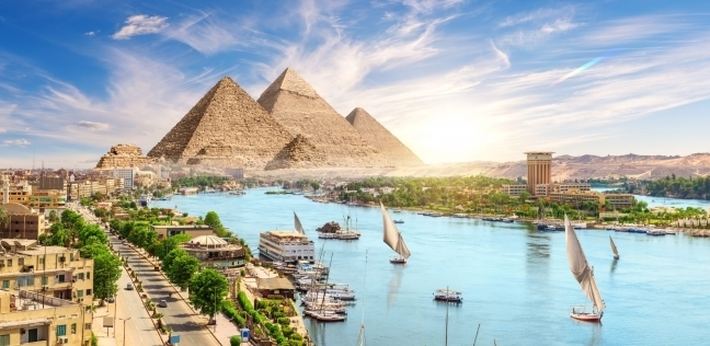 مجلة أجنبية تبرز معالم مصر السياحية.. مغامرات في قلب التاريخ وسحر الطبيعة رئيس مجلس الإدارة: د. محمود مسلم رئيس التحرير مصطفى عمار مجلة أجنبية