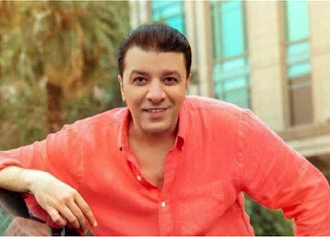 مصطفى كامل ينتهي من تسجيل أغنية «ناقصة سكر»