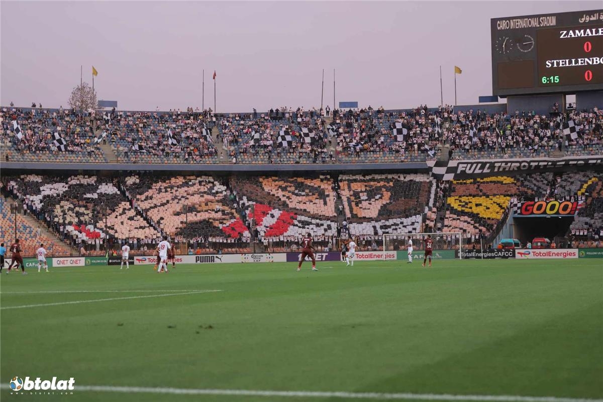 جماهير الزمالك تهاجم الخطيب في مباراة ستيلينبوش.. والأمن يتدخل