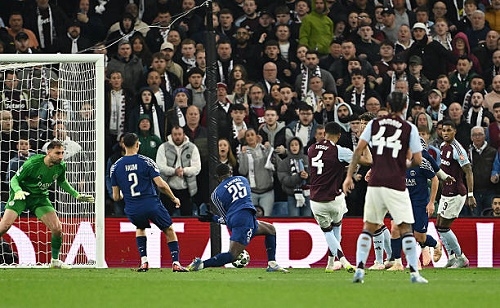 لاعب باريس سان جيرمان يدخل تاريخ دوري أبطال أوروبا