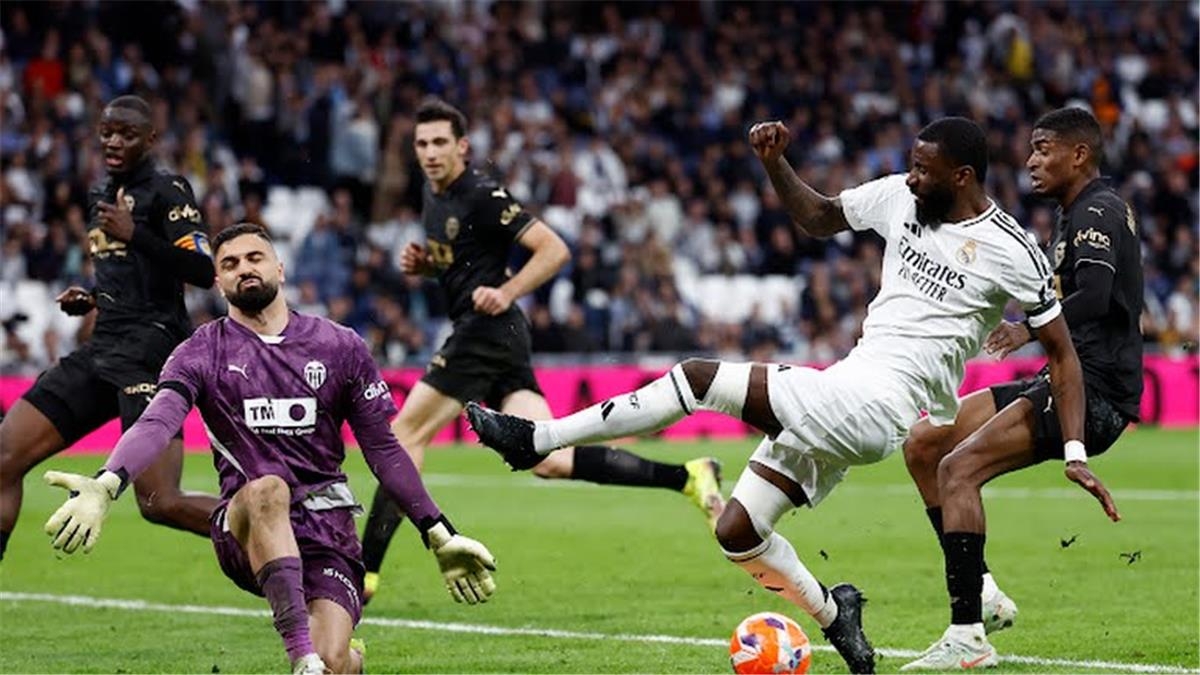 رجل مباراة ريال مدريد وفالنسيا في الدوري الإسباني