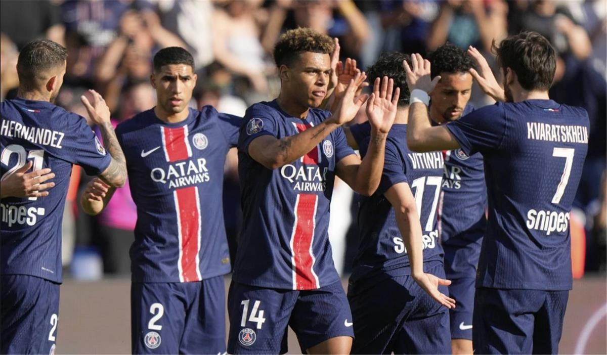 بالفيديو.. باريس سان جيرمان يتوج بطلًا لـ الدوري الفرنسي بفوز صعب على أنجيه