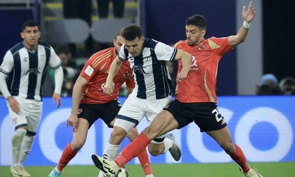 قطع الطريق على الجميع.. باتشوكا يعلن تجديد عقد أسامة إدريسي