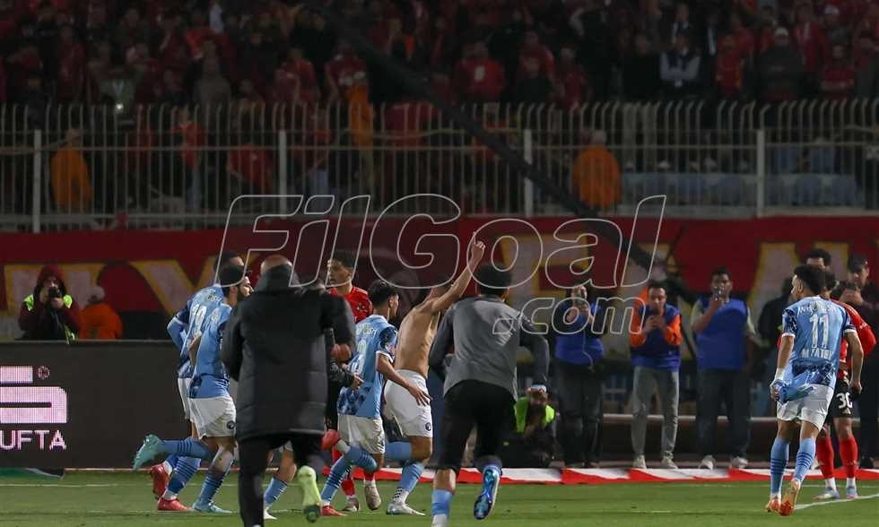 مصدر من بيراميدز لـ في الجول: تم حل أزمة سفر أجانب الفريق لجنوب إفريقيا