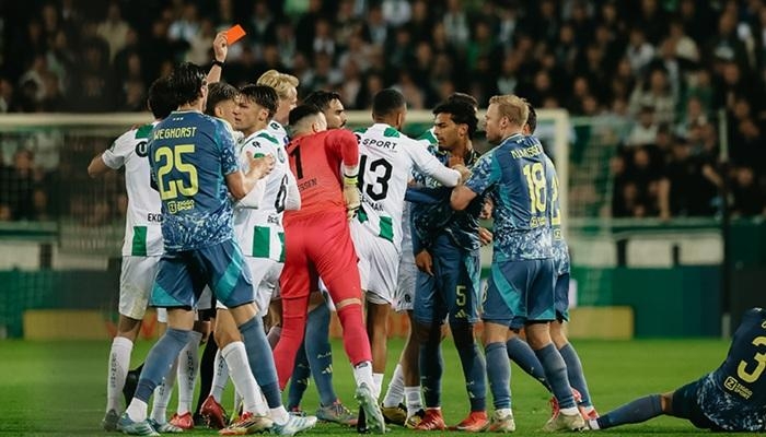 بطريقة عجيبة.. لقب الدوري الهولندي يطير من أياكس أمستردام إلى آيندهوفن