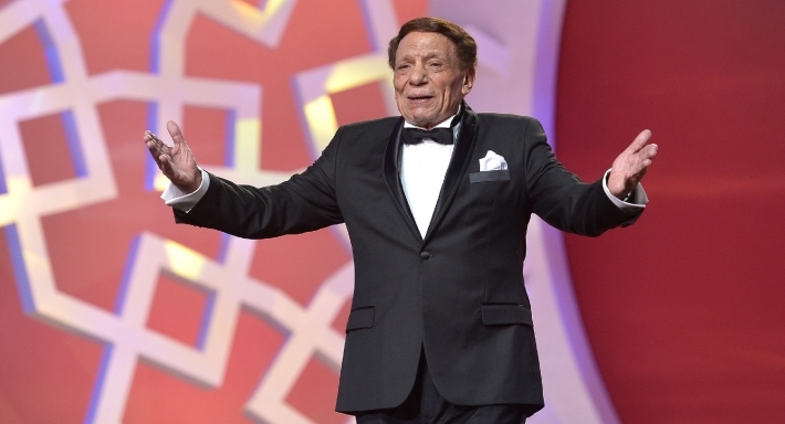 فيديو - هل تعمد عادل إمام إطلاق لقب "الزعيم" على نفسه؟ اسمع ماذا قال
