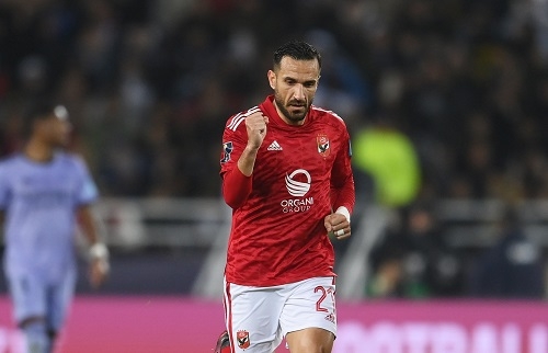«أحسن باك يمين».. أفشة يداعب معلول بعد رحيله عن الأهلي