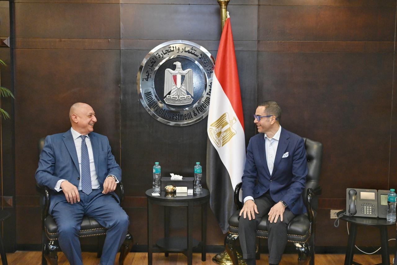وزير الاستثمار يدعو «آبل» العالمية لفتح متجر رسمي في مصر