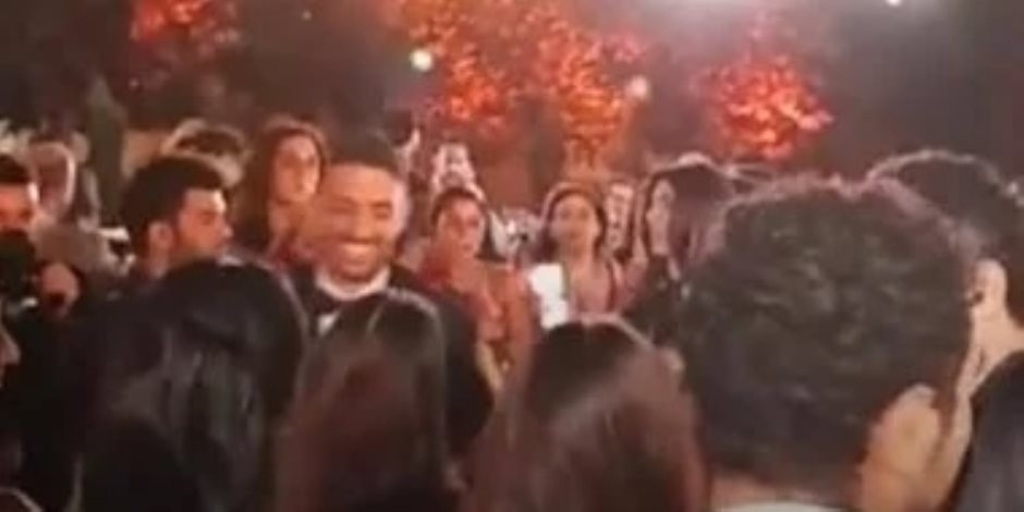 قبل السفر لمونديال الأندية .. طاهر محمد طاهر نجم الأهلى يحتفل بزفافه