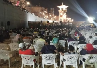 ليلة طربية ساحرة تُضيء شواطئ الإسكندرية احتفالًا بعيدها القومي