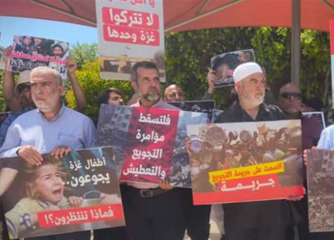 كمال الخطيب نائب الجناح الشمالي للإخوان يقود التظاهرات في تل أبيب ضد مصر