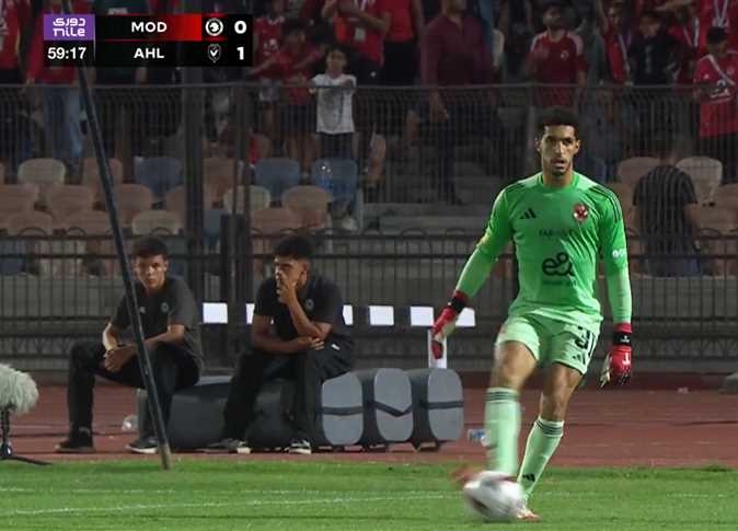 «رتمه بطئ».. نجم الأهلي السابق ينتقد مصطفى شوبير بتصريح مفاجئ