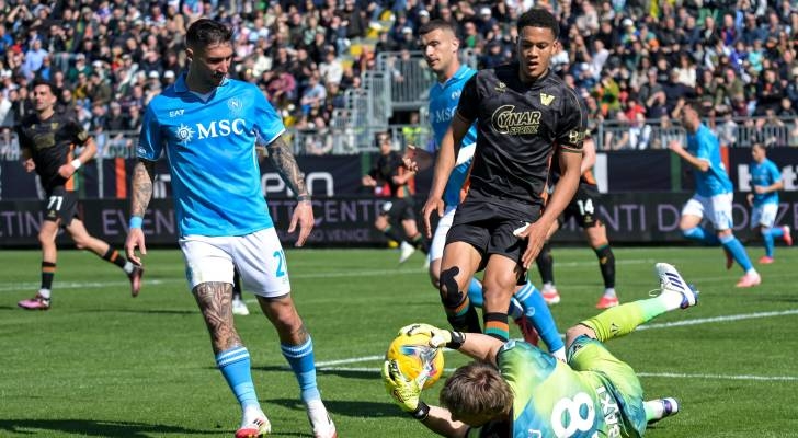 نابولي يسقط في فخ التعادل ويهدر فرصة تصدر الدوري الإيطالي