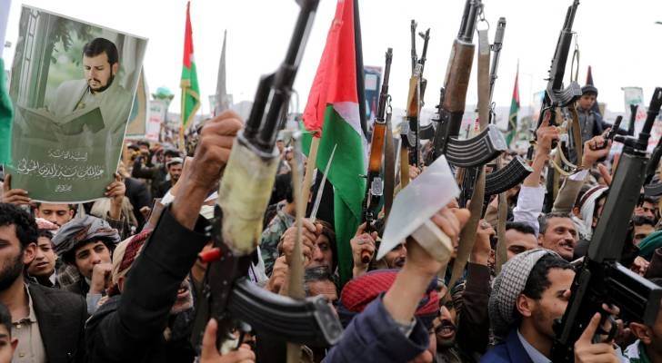 صحيفة التلغراف: إيران تأمر بسحب قواتها من اليمن وتخلت عن حلفائها الحوثيين