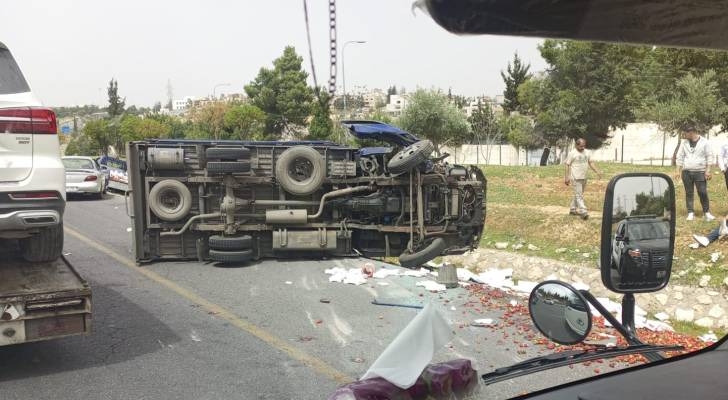 حادث تصادم بين 4 مركبات وتدهور أخرى على طريق المطار