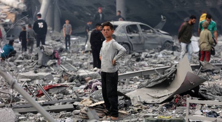 مصادر فلسطينية: شهداء وجرحى في قصف عنيف لطيران الاحتلال على عدة في قطاع غزة