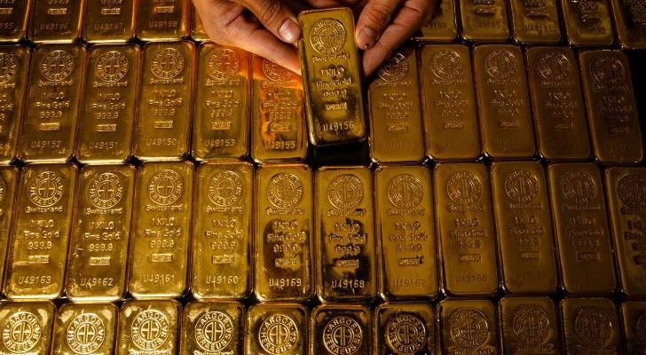 انخفاض أسعار الذهب عالميا الخميس وسط صعود قيمة الدولار الأمريكي