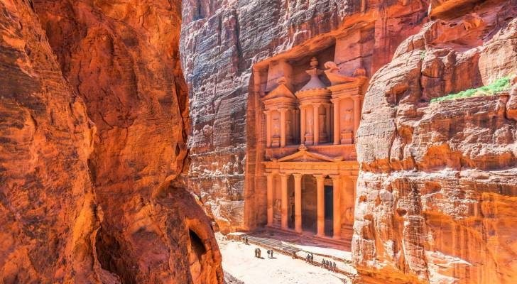 ارتفاع ملحوظ في عدد زوار البتراء خلال نيسان 2025