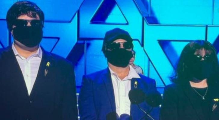 الموساد يكرم منفذي عملية "البيجر" ضد حزب الله ويكشف تفاصيل تعرض لأول مرة