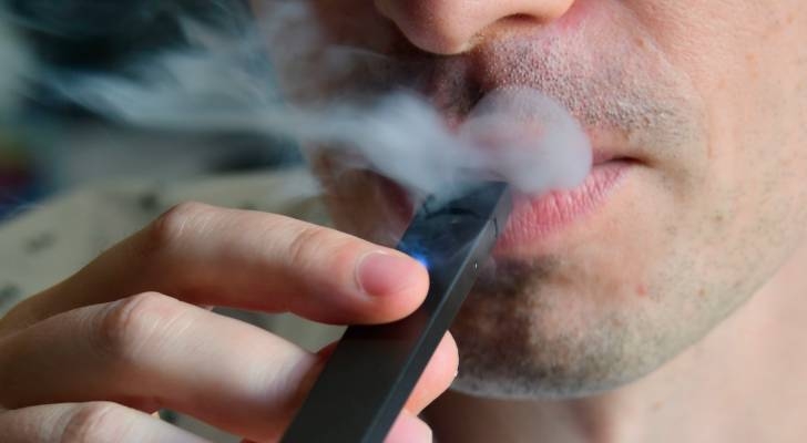 "رئة الفشار": مرض خطير يسببه التدخين الإلكتروني ولا علاج له حتى الآن