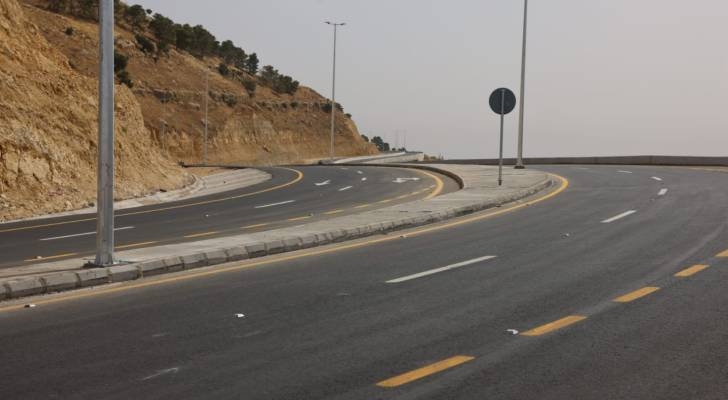 "الأشغال": مشروع جديد على طريق عمان-السلط لتحسين السلامة المرورية وكفاءة الطاقة
