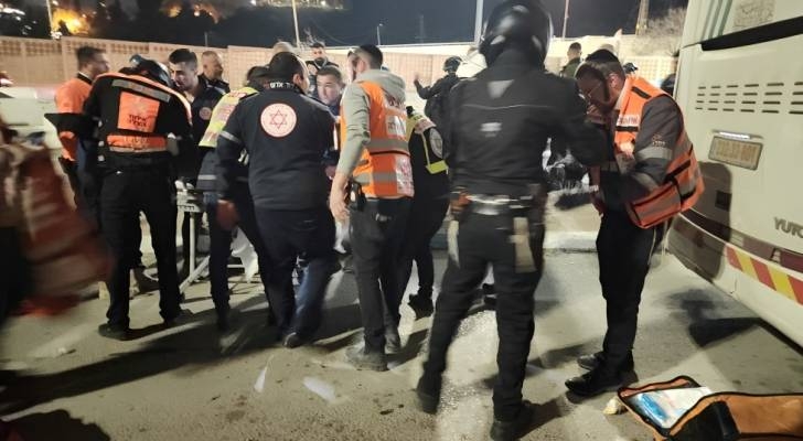 إذاعة جيش الاحتلال: إصابة عنصر أمن في عملية طعن قرب باب السلسلة بالقدس.. فيديو