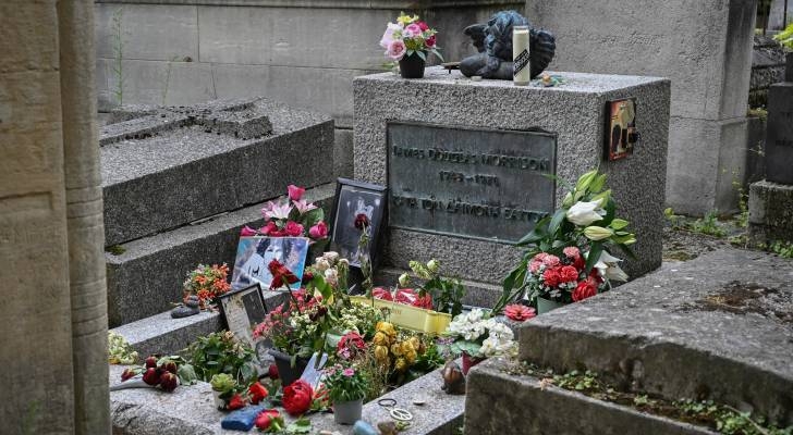 سُرق قبل 37 عامًا.. الشرطة الفرنسية تعلن العثور على تمثال للمغني الأمريكي جيم موريسون